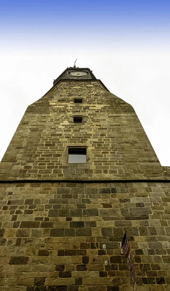 Βασιλική Του Αγίου Σωτήρα Πύργος Ρολογιού Στο Dinan Βρετάνη Γαλλία — Φωτογραφία Αρχείου