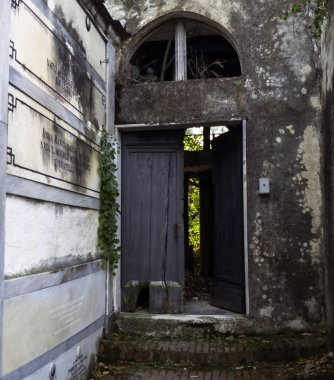 21 Eylül 2019 'da Monterosso al Mare, Cinque Terre, Liguria, İtalya' nın eski mezarlığına giriş