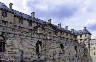 Chateau de Vincennes-Vincennes kasabasında büyük 14 ve 17th century Fransız Kraliyet Kalesi, Val-de-Marne, Fransa 26 Mayıs 2019