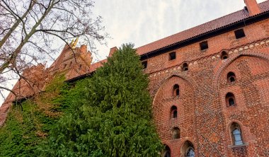 Malbork 'taki Tötonik Düzen Kalesi - 2 Ocak 2020' de Polonya 'nın Malbork kentindeki en büyük şato.