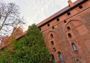 Malbork 'taki Tötonik Düzen Kalesi - 2 Ocak 2020' de Polonya 'nın Malbork kentindeki en büyük şato.