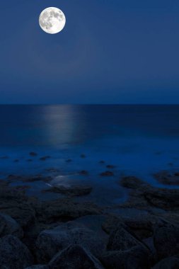 Atlantik Okyanusu üzerindeki Ay - Lanzarote, Kanarya Adaları, İspanya