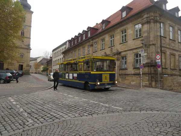 Cityscape Turist Otobüsü Bamberg Almanya Sokaklarında — Stok fotoğraf