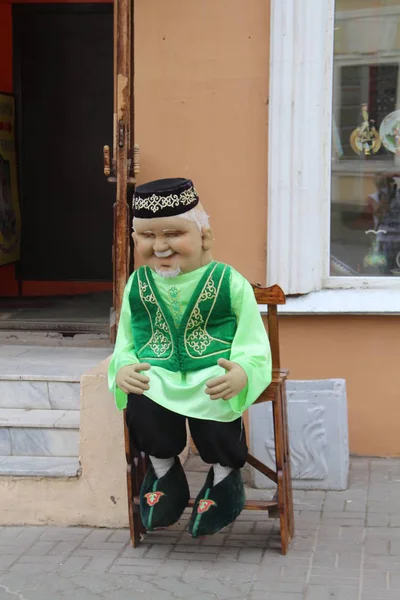 Maniquí Muñeca Ropa Nacional Frente Una Tienda Recuerdos Kazán Tartaristán — Foto de Stock