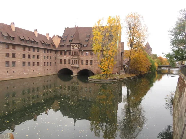 Podzimní Panorama s výhledem na řeku — Stock fotografie