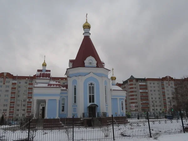 교회의 볼 수 있는 겨울 풍경 — 스톡 사진