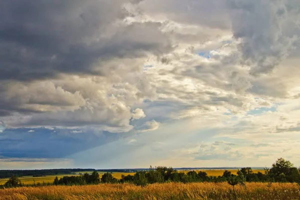 Cielo con nubes blancas — Foto de Stock