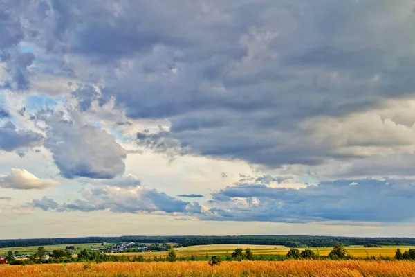 Cielo con nubes blancas — Foto de Stock