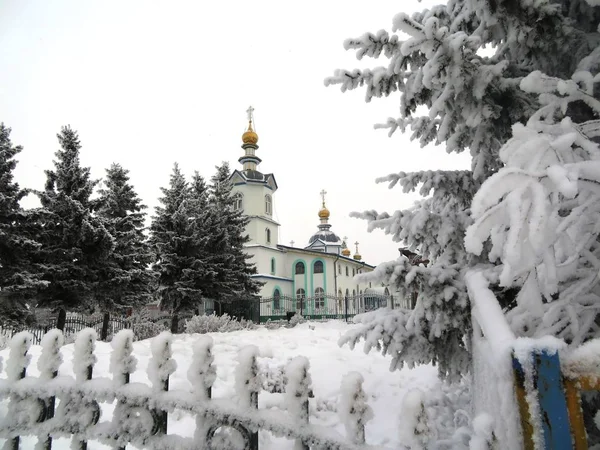 Winter landscape with a view of the Nikolskaya Church — Stock Photo, Image