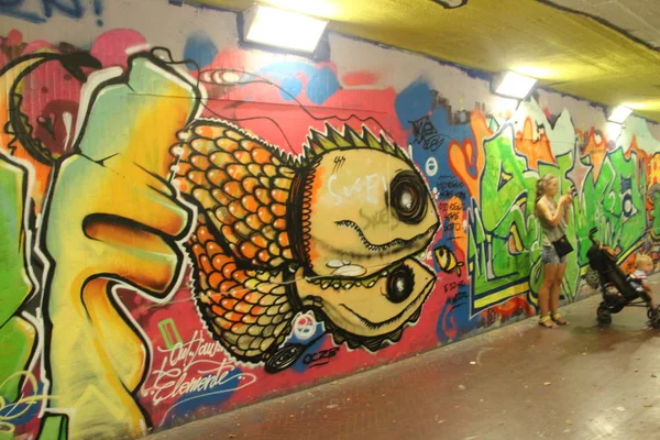 Graffiti in an underpass in florence — Stock Photo, Image