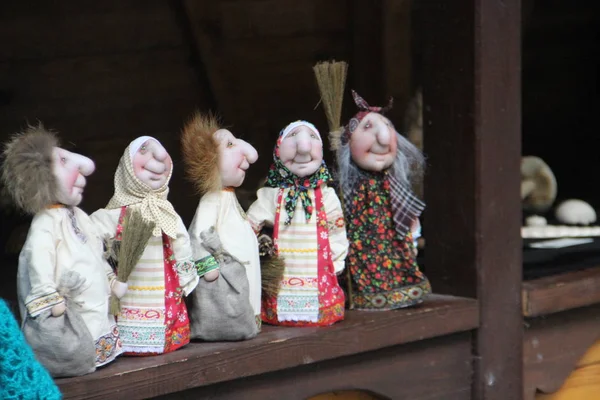 Muñecas caseras en el mostrador — Foto de Stock