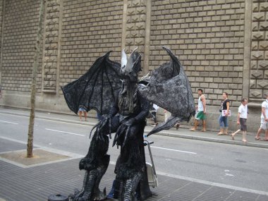  Barcelonayuspain La Rambla heykelleri yaşam
