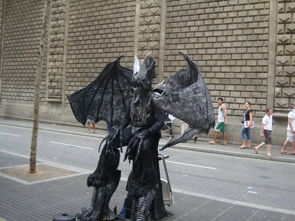Levande statyer av La Rambla i Barcelonayuspain — Stockfoto