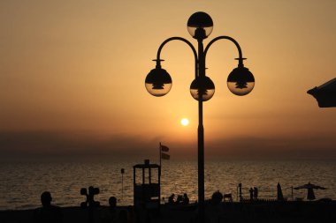 Deniz Günbatımı ile fener
