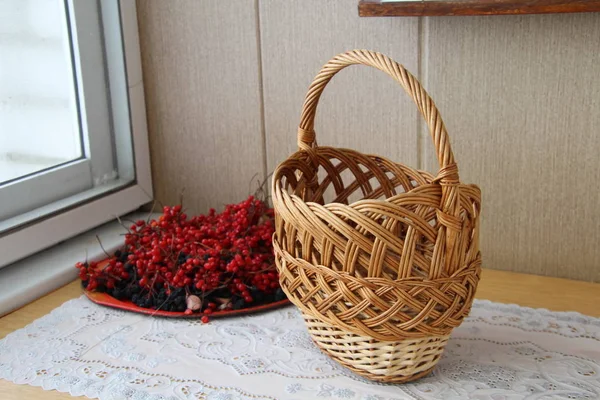 Wicker basket and viburnum berries — Stock Photo, Image