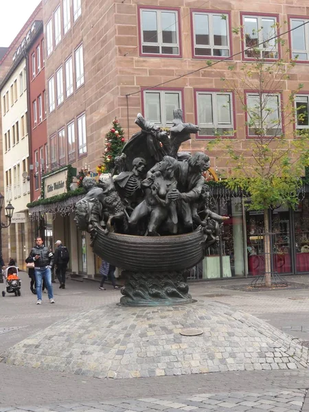 Loď bláznů fountainin Norimberk — Stock fotografie