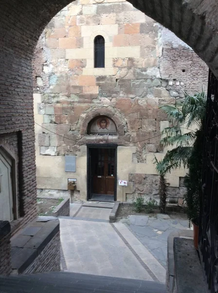 Fragmento de un muro de construcción en Tiflis, Georgia —  Fotos de Stock