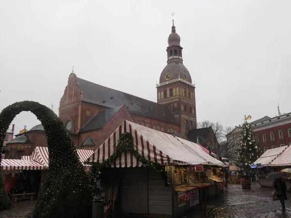 Cityscape met uitzicht op de koepel kathedraal in Riga — Stockfoto