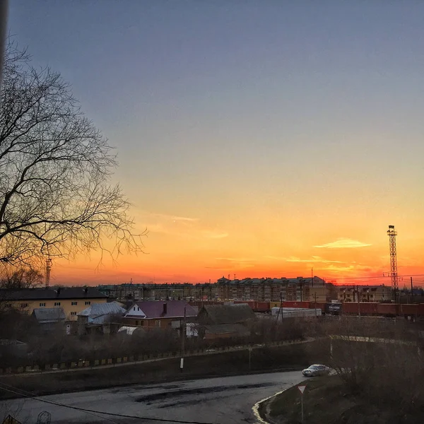 Paysage urbain avec coucher de soleil à Chuvashia — Photo