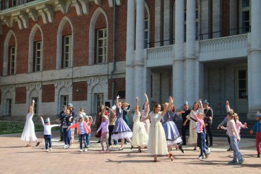 Tsaritsyno Grand Palace yakınında Dans