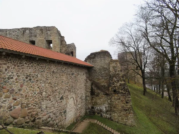 Blick auf die Burg Tsesisi in Cesis — Stockfoto