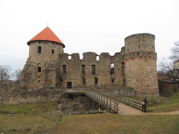 Blick auf die Burg Tsesisi in Cesis — Stockfoto