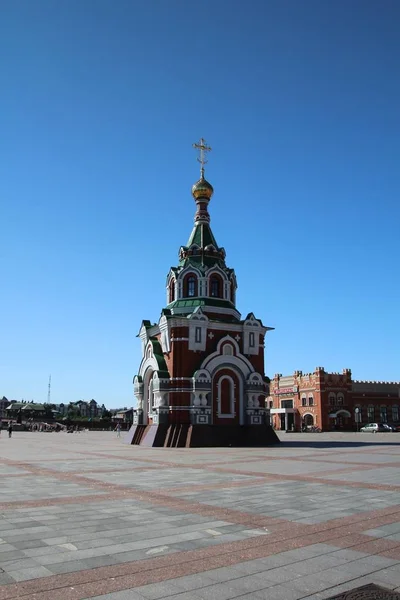 Вид на каплицю в ім'я святого принца Петра і Февронія в Йошкар-Ола — стокове фото