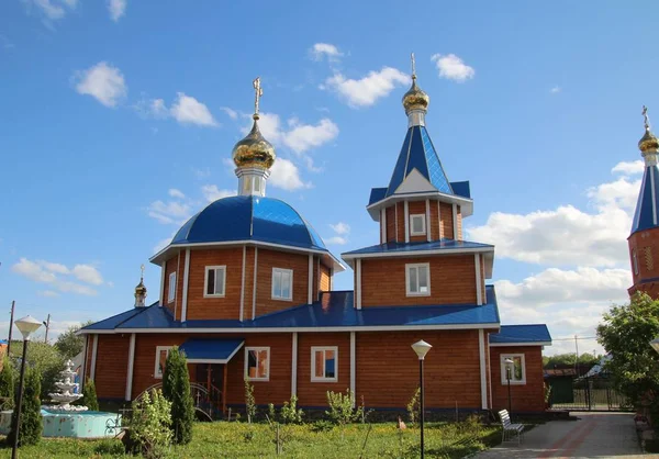 Widok świątyni na cześć Świętej błogosławionej Matrona z moskiewskiej wioski Malye Kibechi, Chuvashia — Zdjęcie stockowe