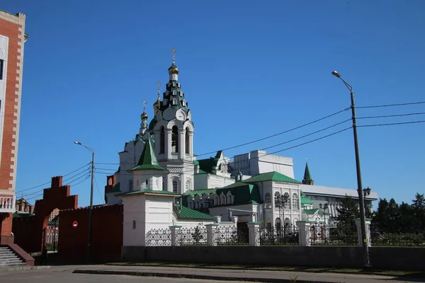 Vista da Igreja da Santíssima Trindade na cidade de Yoshkar-Ola — Fotografia de Stock