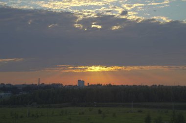 Kanash, Rusya şehrinde bir yaz şehir gün batımı ile Manzara