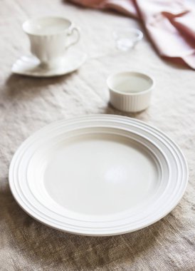 modern tarzı yemek odası iç zarif masayı