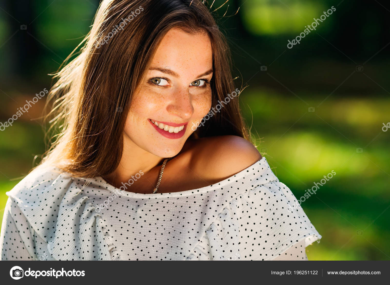 Beautiful Smile Young Girl Long Hair Having Nude Shoulder ...