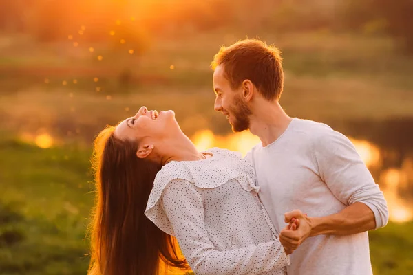 Girl Bend Her Back While Dancing Her Boyfriend Evening Nature — Stock Photo, Image