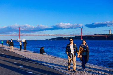 Lisbon, Portekiz - Ocak 2018 kaç turist yürümek ve manzarayı