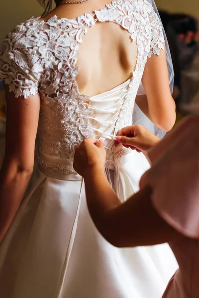 Close Bride Girlfriend Who Helps Bride Dress Her Wedding Dress — Stock Photo, Image