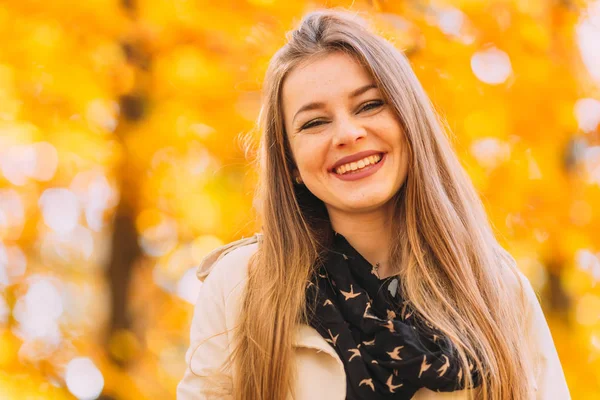 Closeup Outdoors Portrait Gorgeous Young Cheerful Woman Sincere Smile Standing — Stock Photo, Image