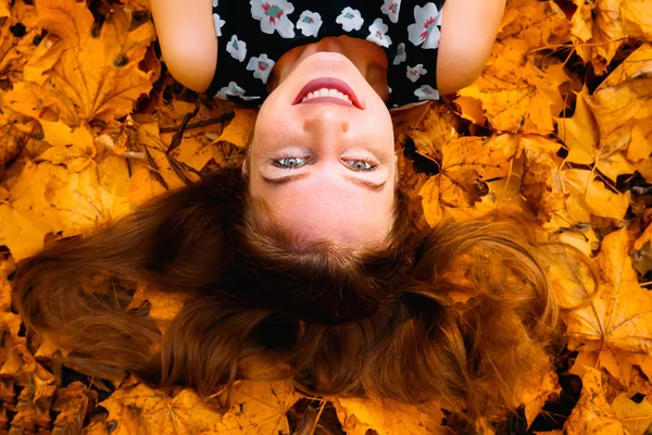 Smiling Happy Young Girl Portrait Lying Autumn Leaves Outdoor — Stock Photo, Image