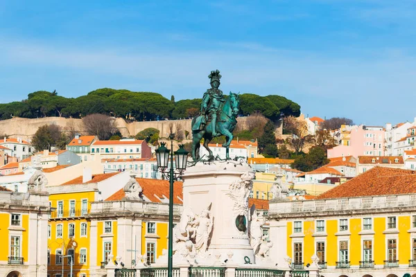 リスボン ポルトガル 2018 日偉大な記念碑広場の中央に馬の男 — ストック写真