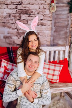 sarılma çift kamera bak