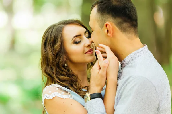 Girl Touches Face Her Boyfriend Guy Wants Kiss Her Pretty — Stock Photo, Image