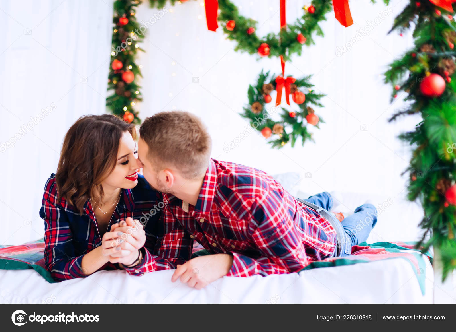 Bed Christmas Decorations Christmas Wreath Couple Love Lies Bed