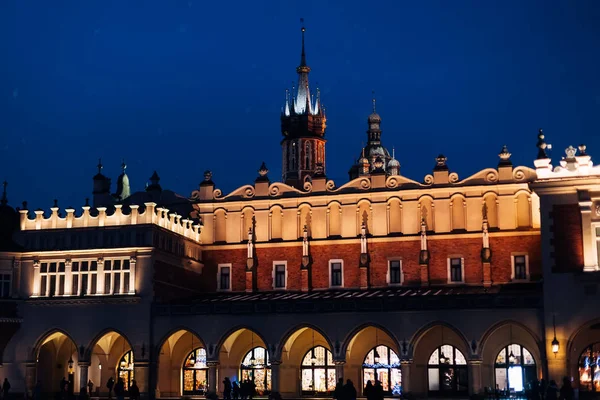 Озил Польша Января 2018 Года Старое Здание Невероятной Архитектурой Ночью — стоковое фото