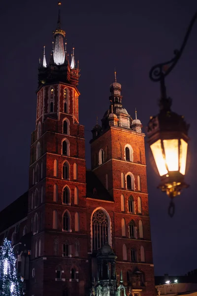 Kraków Polska Jan 2018 Stary Budynek Dwoma Wieżami Nocy Choinki — Zdjęcie stockowe