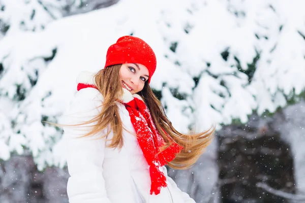 Belle Fille Dans Une Veste Hiver Blanche Chapeau Rouge Avec — Photo