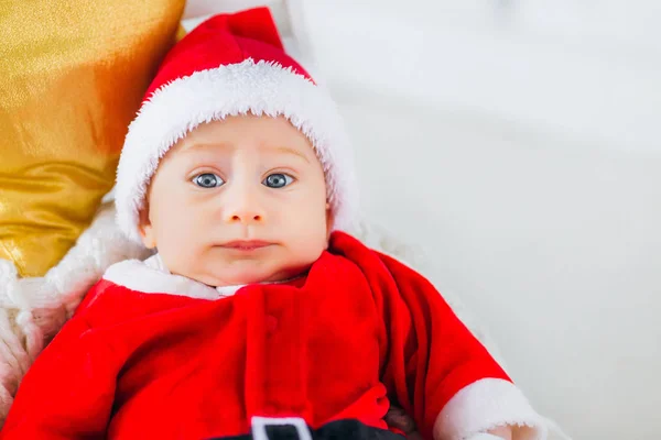 Primo Piano Del Viso Bambino Con Costume Babbo Natale Che — Foto Stock