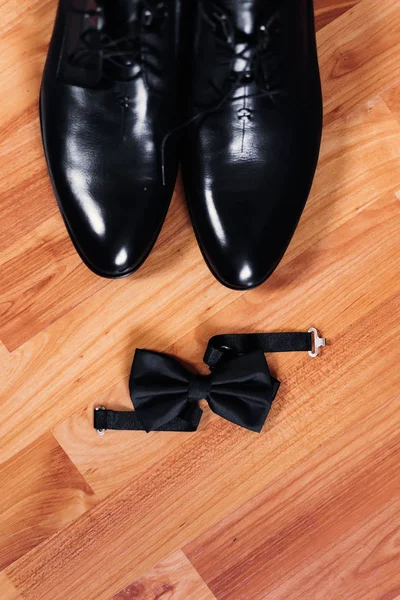 Top View Stylish Black Men Shoes Black Bow Tie — стоковое фото