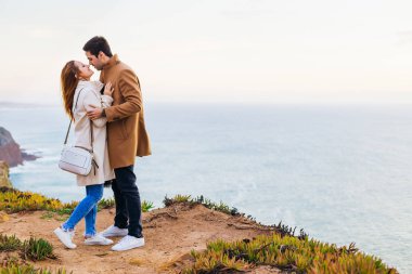 okyanus standında çift