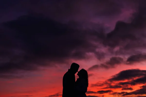 Silhouette Couple Sur Ciel Violet — Photo