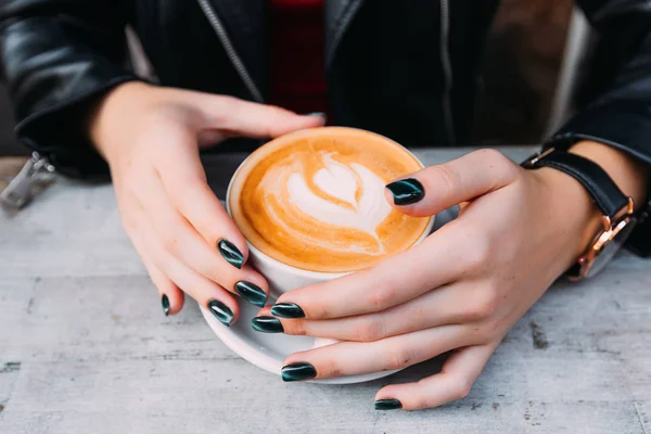 Close Girl Hands Freckles Cup Coffee Cup Plate Table — Stock Photo, Image