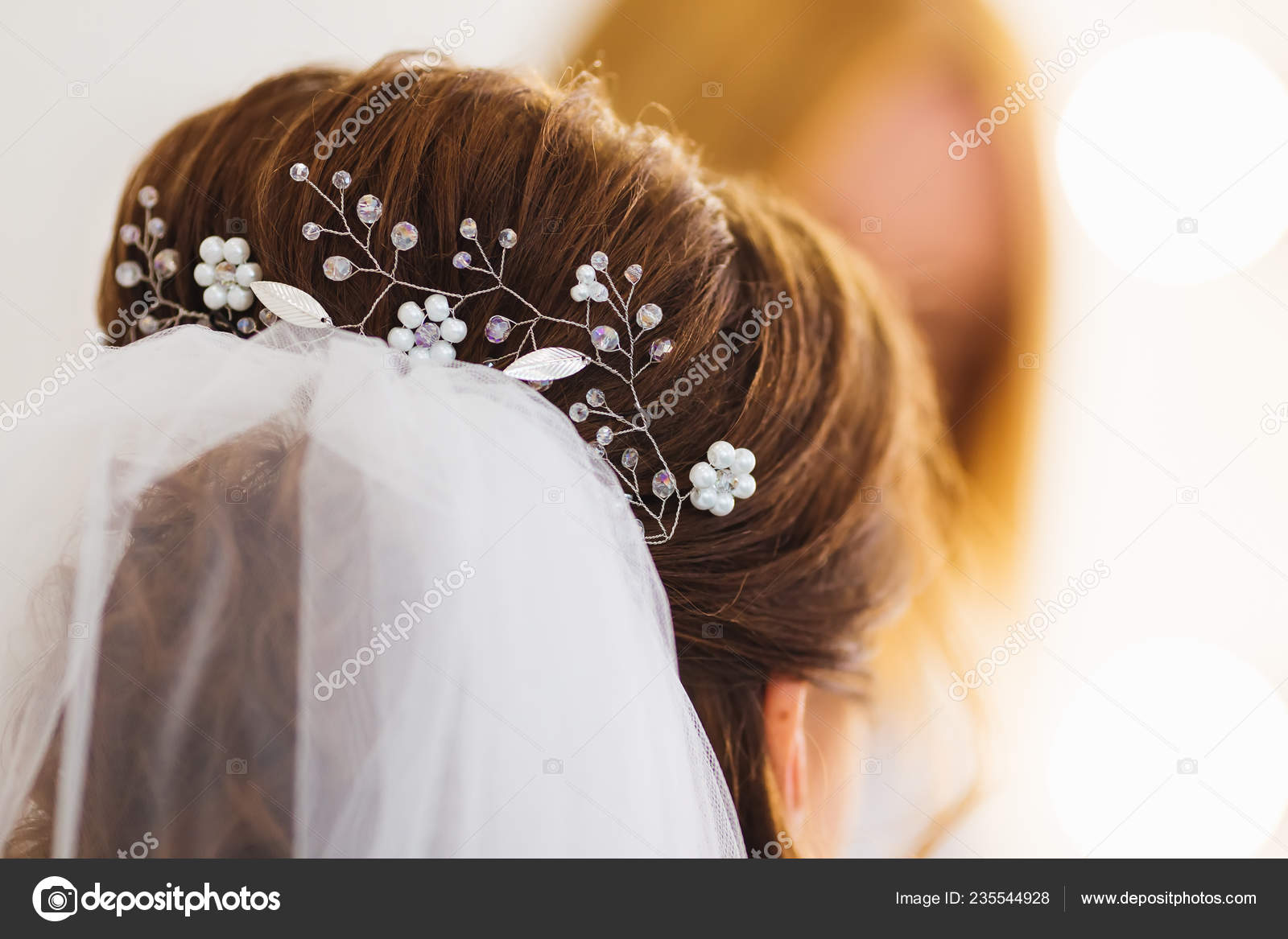 Kartinki Ukrashenij Dlya Volos Stokovye Fotografii I Royalti Fri Izobrazheniya Ukrashenij Dlya Volos Depositphotos